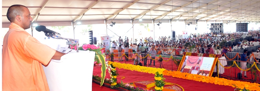 UPCM फतेहपुर के ग्राम हसनापुर सानी में ‘स्वच्छता ही सेवा अभियान-2018’ कार्यक्रम को सम्बोधित करते हुए