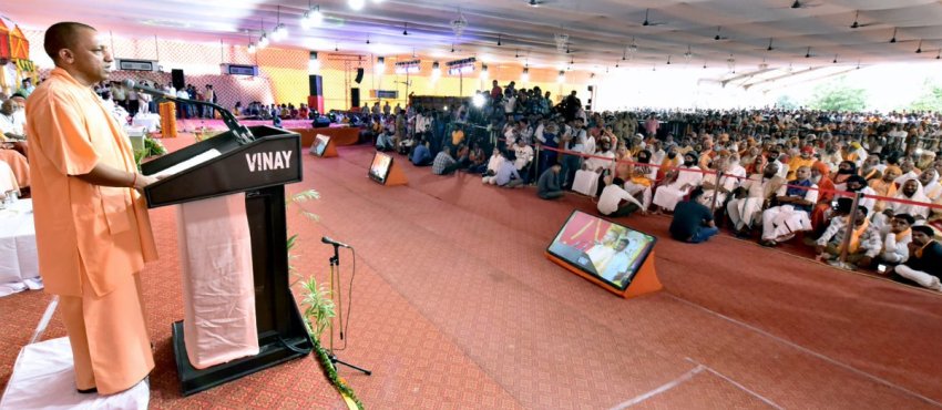 UPCM मथुरा में कार्यक्रम को संबोधित करते हुए