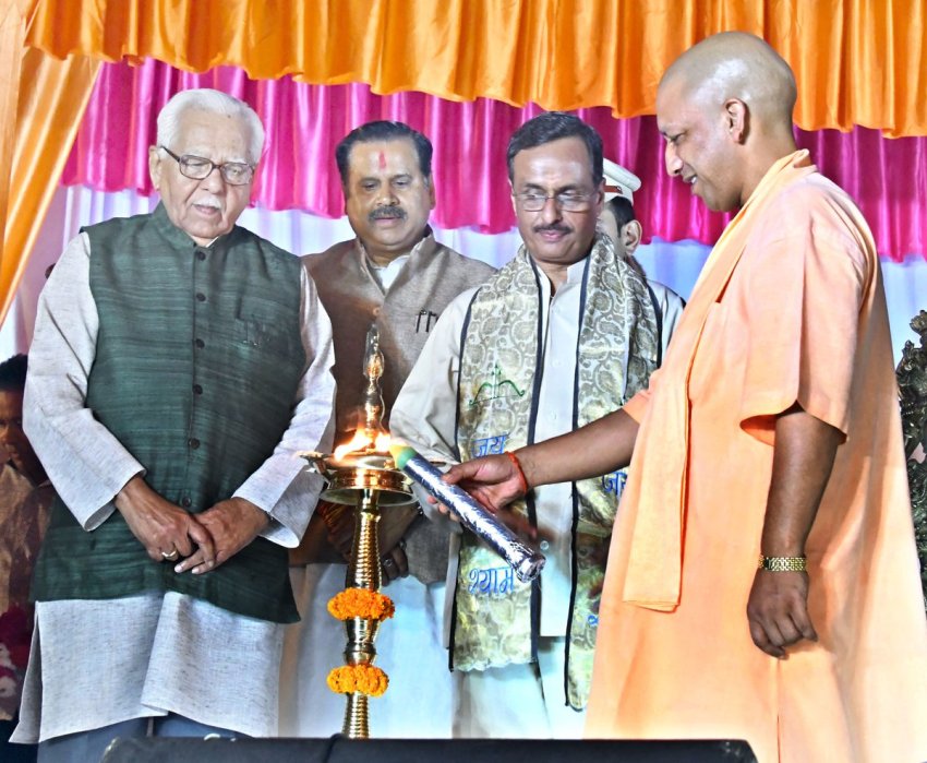 UPCM रिजर्व पुलिस लाइन्स में आयोजित ‘श्रीकृष्ण जन्मोत्सव’ कार्यक्रम का शुभारम्भ करते हुए