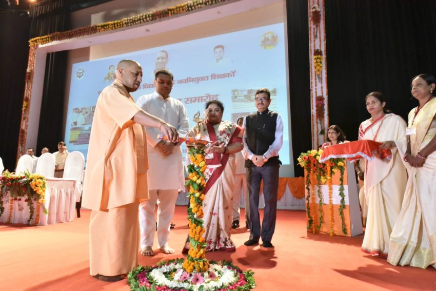 UPCM ने नवनियुक्त शिक्षकों के नियुक्ति​-पत्र वितरण समारोह का दीप प्रज्ज्वलित कर शुभारंभ किया