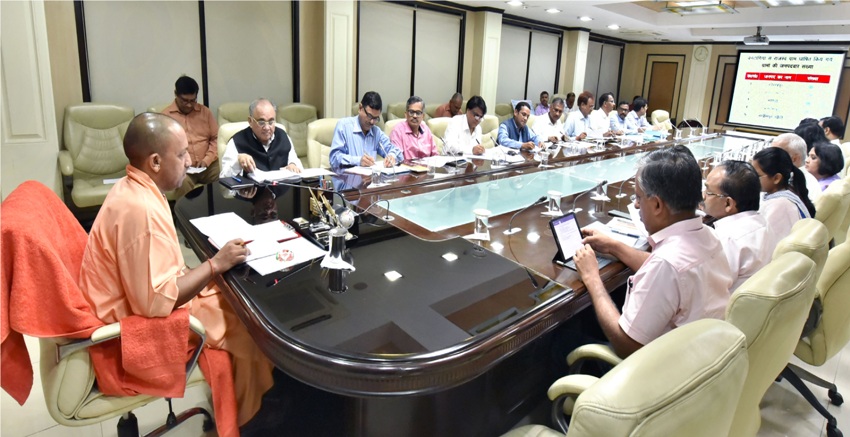 UPCM ने विभिन्न जनपदों के विकास कार्यों एवं जनकल्याणकारी योजनाओं की प्रगति की समीक्षा बैठक की