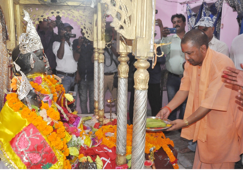 UPCM विश्वकर्मा मन्दिर (जटा शंकर) में आयोजित कार्यक्रम में सम्मिलित होकर विधिवत पूजा-अर्चना करते हुए