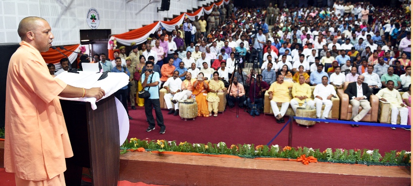 UPCM गोरखपुर में ‘आयुष्मान भारत-प्रधानमंत्री जन आरोग्य योजना’ का शुभारम्भ के दौरान कार्यक्रम को सम्बोधित करते हुए