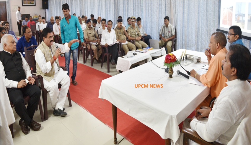 UPCM ने वाराणसी के विकास कार्यों और कानून-व्यवस्था की समीक्षा बैठक की
