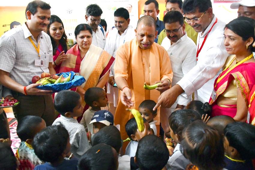 UPCM ने सोनभद्र के प्राथमिक विद्यालय बहुअरा और आंगनबाड़ी केन्द्र का निरीक्षण किया