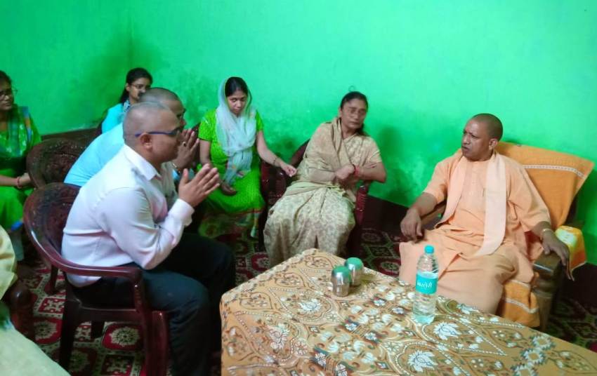UPCM लखीमपुर पहुंचकर दिवंगत विधायक राम कुमार वर्मा के परिजनों से भेंट कर संवेदना व्यक्त की