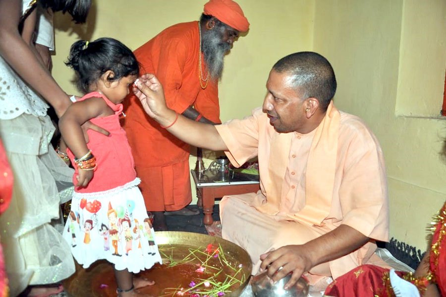 UPCM ‘महानवमी’ के पावन अवसर पर नौ देवी स्वरूपा कुमारी कन्याओं का पूजन एवं आरती विधि विधान से सम्पन्न करने के उपरान्त उन्हें भोजन, प्रसाद और दान-दक्षिणा देकर विदा करते हुए