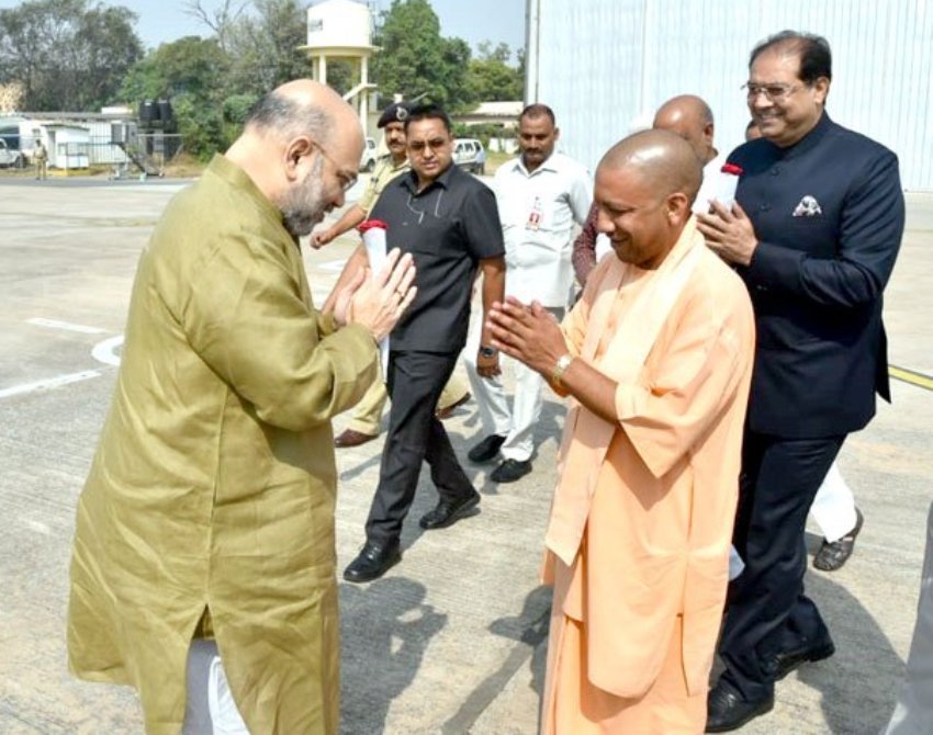 UPCM लखनऊ एयरपोर्ट पर बीजेपी राष्ट्रीय अध्यक्ष अमित शाह का स्वागत करते हए