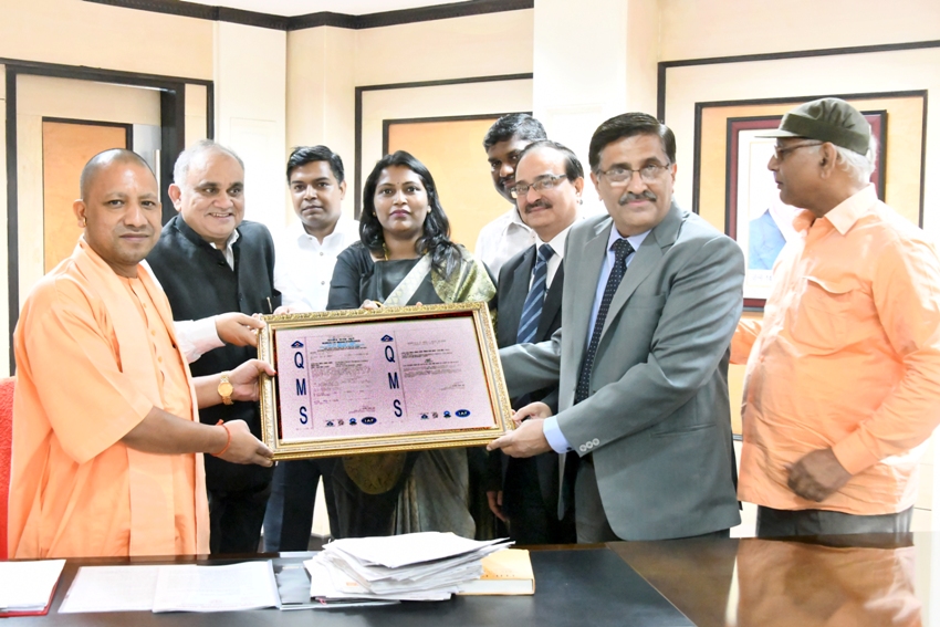 UPCM ने स्वच्छ भारत मिशन (ग्रामीण) के तहत इटावा को ISO प्रमाण-पत्र प्रदान किए जाने पर DM को बधाई दी