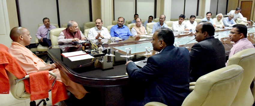 UPCM शास्त्री भवन में टाटा टेक्नोलाॅजीज के अधिकारियों के साथ बैठक करते हुए