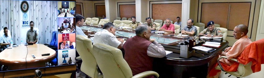 UPCM वीडियो काॅन्फ्रेंसिंग के माध्यम से सभी जिलाधिकारियों, वरिष्ठ पुलिस अधीक्षकों, पुलिस अधीक्षकों को निर्देश देते हुए