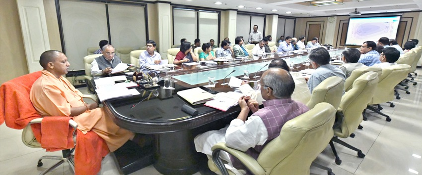 UPCM उत्तर प्रदेश कैम्पा गवर्निंग बाॅडी की तृतीय बैठक के एजेण्डा की समीक्षा बैठक करते हुए
