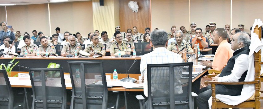 UPCM नवनिर्मित कारागार मुख्यालय भवन का लोकार्पण के बाद बैठक करते हुए