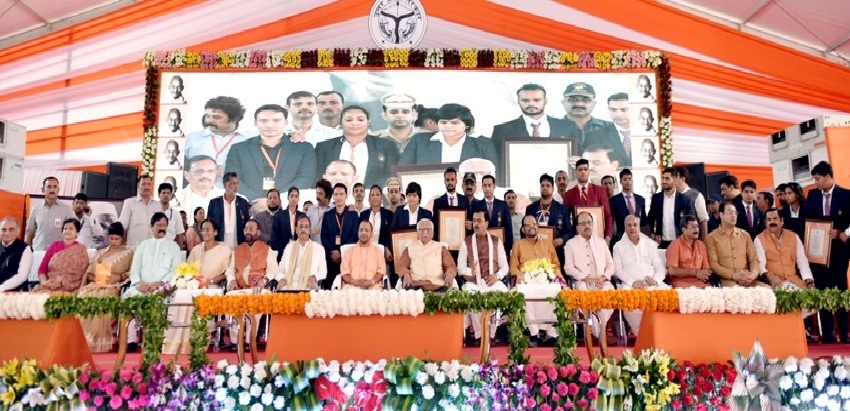 UPCM ने 'O.D.O.P.' योजना के तहत शिल्पकारों को टूल किट प्रदान किया