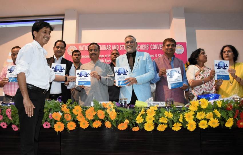 UP_Dy_CM डॉ. दिनेश शर्मा नेशनल पी.जी. कालेज लखनऊ के परिसर में आयोजित संगोष्ठी में शामिल हुए