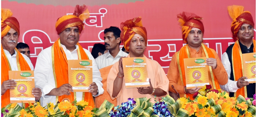 UPCM विश्वविद्यालय की वेबसाइट एवं स्मारिका का विमोचन करते हुए