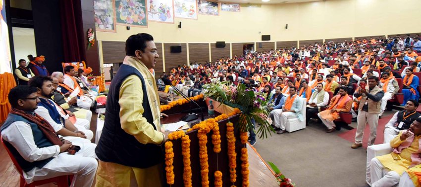 प्रदेश महामंत्री (संगठन) सुनील बंसल पंचायती राज भवन में 'युवा संसद' कार्यक्रम को संबोधित करते हुए