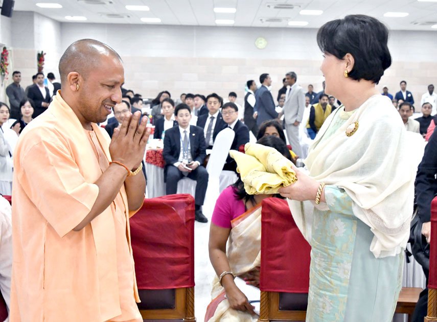 UPCM दक्षिण कोरिया की प्रथम महिला किम जोंग-सूक के सम्मान में सांस्कृतिक कार्यक्रम के दौरान