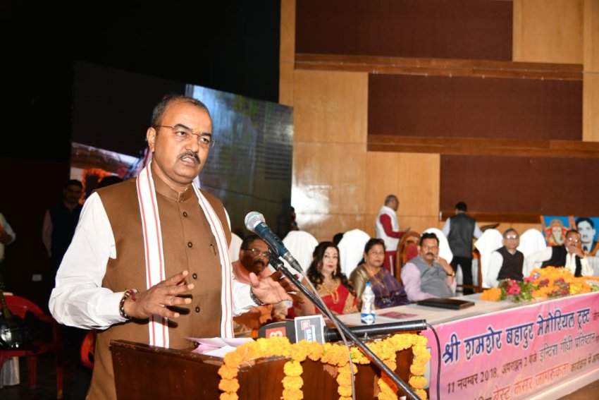 UP_Dy_CM इंदिरा गान्धी प्रतिष्ठान में आयोजित ब्रेस्ट कैन्सर के विरुद्ध एक युद्ध संगोष्ठी को समबोधित करते हुए