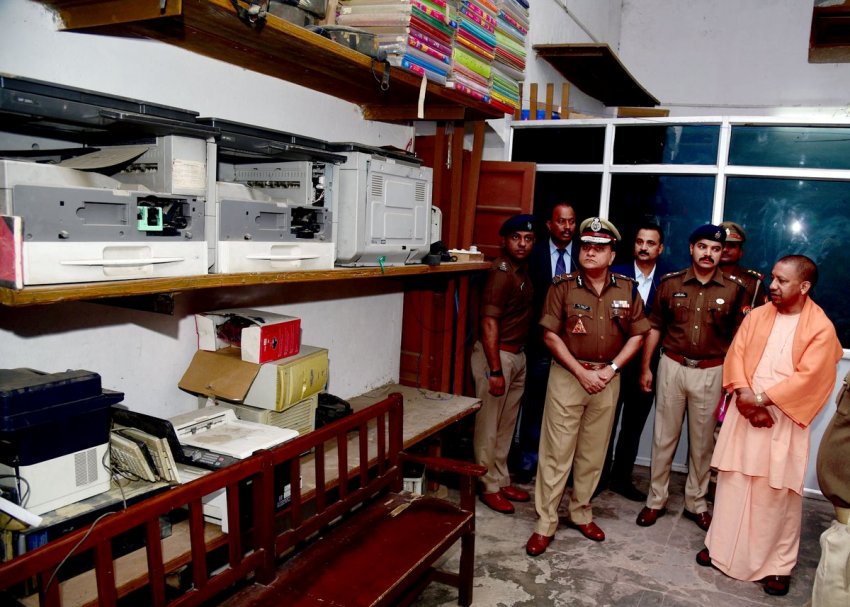 UPCM लखनऊ के पुलिस लाइन का निरीक्षण करते हुए
