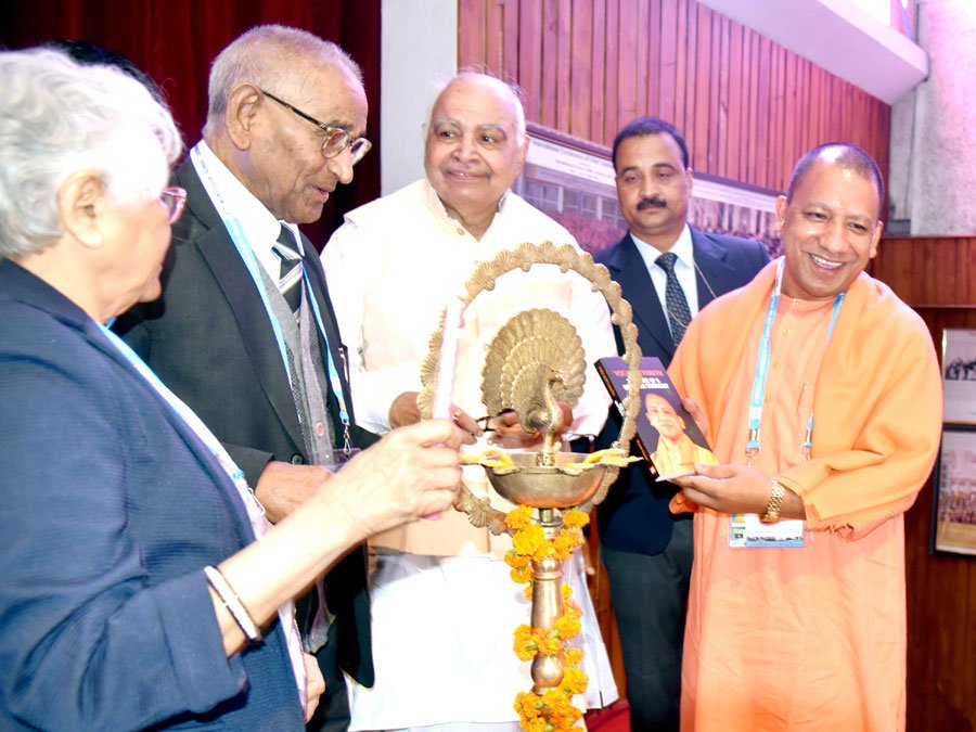UPCM ने कानपुर रोड स्थित CMS द्वारा आयोजित 19वें अन्तर्राष्ट्रीय मुख्य न्यायाधीश सम्मेलन का दीप प्रज्ज्वलित कर शुभारम्भ किया