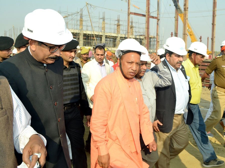 UPCM गोरखपुर में पिपराइच चीनी मिल का निरीक्षण करते हुए