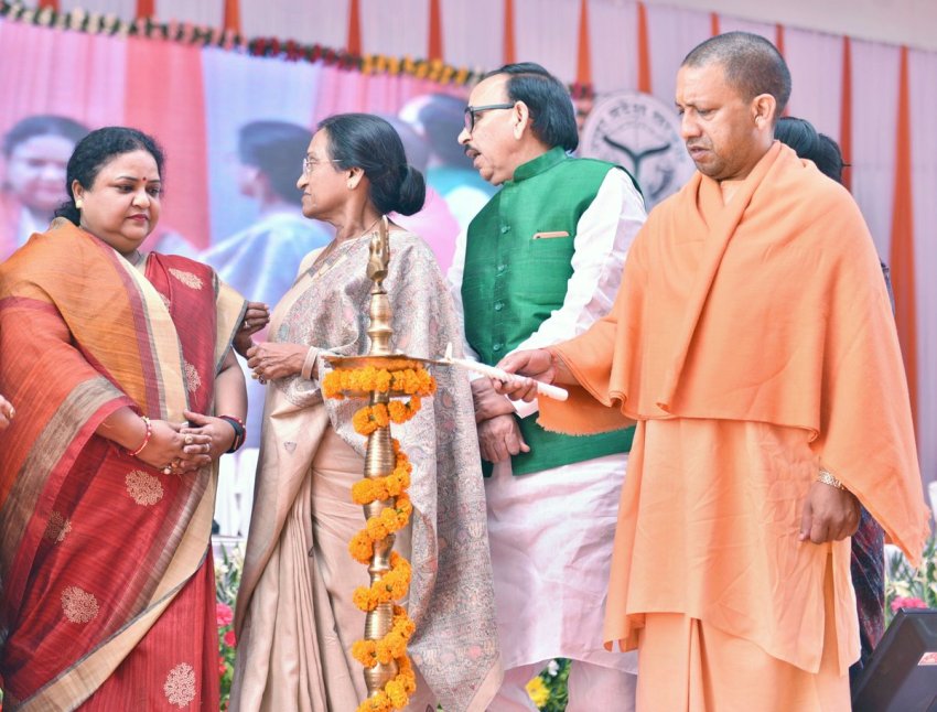 UPCM लखनऊ में ‘नारी सशक्तिकरण संकल्‍प अभियान’ का शुभारंभ करते हुए