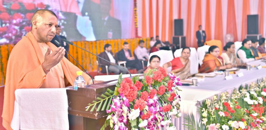 UPCM कांशीराम सांस्कृतिक स्थल में आयोजित 'नारी सशक्तिकरण संकल्प अभियान' कार्यक्रम को संबोधित करते हुए