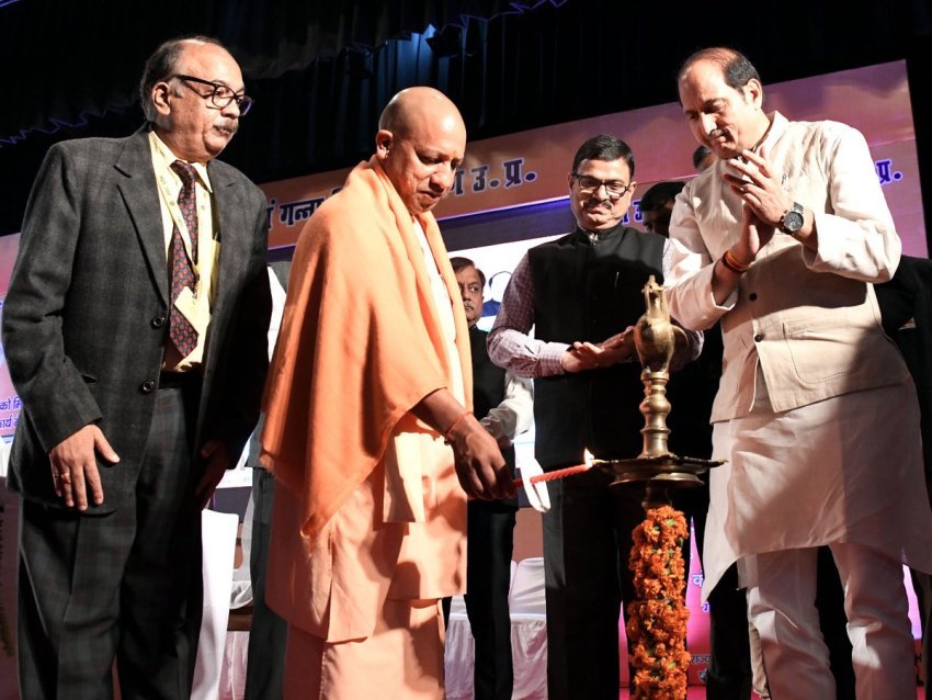 UPCM 'नवनियुक्त गन्ना पर्यवेक्षकों' की तैनाती हेतु नियुक्ति पत्र वितरण कार्यक्रम का शुभारम्भ करते हुए