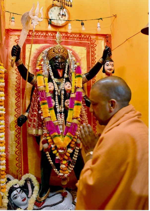 UPCM देवी पाटन, तुलसीपुर में आदि शक्ति माँ पाटेश्वरी शक्तिपीठ में दर्शन कर पूजा अर्चना करते हुए