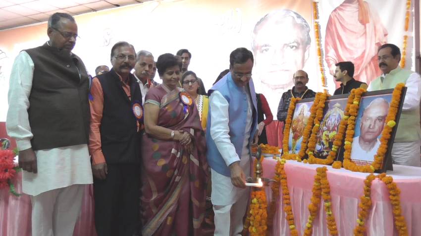 UP_Dy_CM कैनरा बैंक ऑफिसर आर्गेनाइजेशन के 17वें अखिल भारतीय त्रैवार्षिक सम्मेलन का शुभारंभ करते हुए