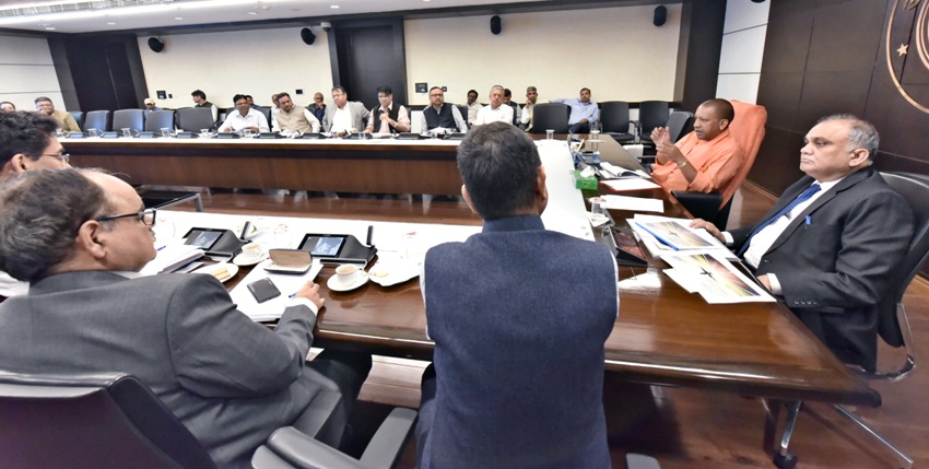UPCM नोएडा इण्टरनेशनल ग्रीन फील्ड एयरपोर्ट, जेवर की स्थापना सम्बन्धी कार्याें में तेजी लाए जाने के निर्देश देते हुए