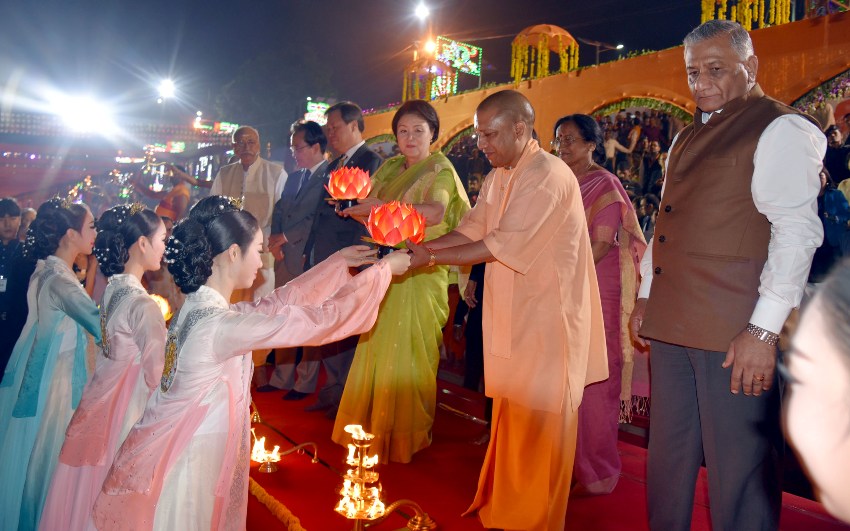 UPCM और कोरिया की प्रथम महिला अयोध्या में राम की पैड़ी पर पूजा-अर्चना करते हुए