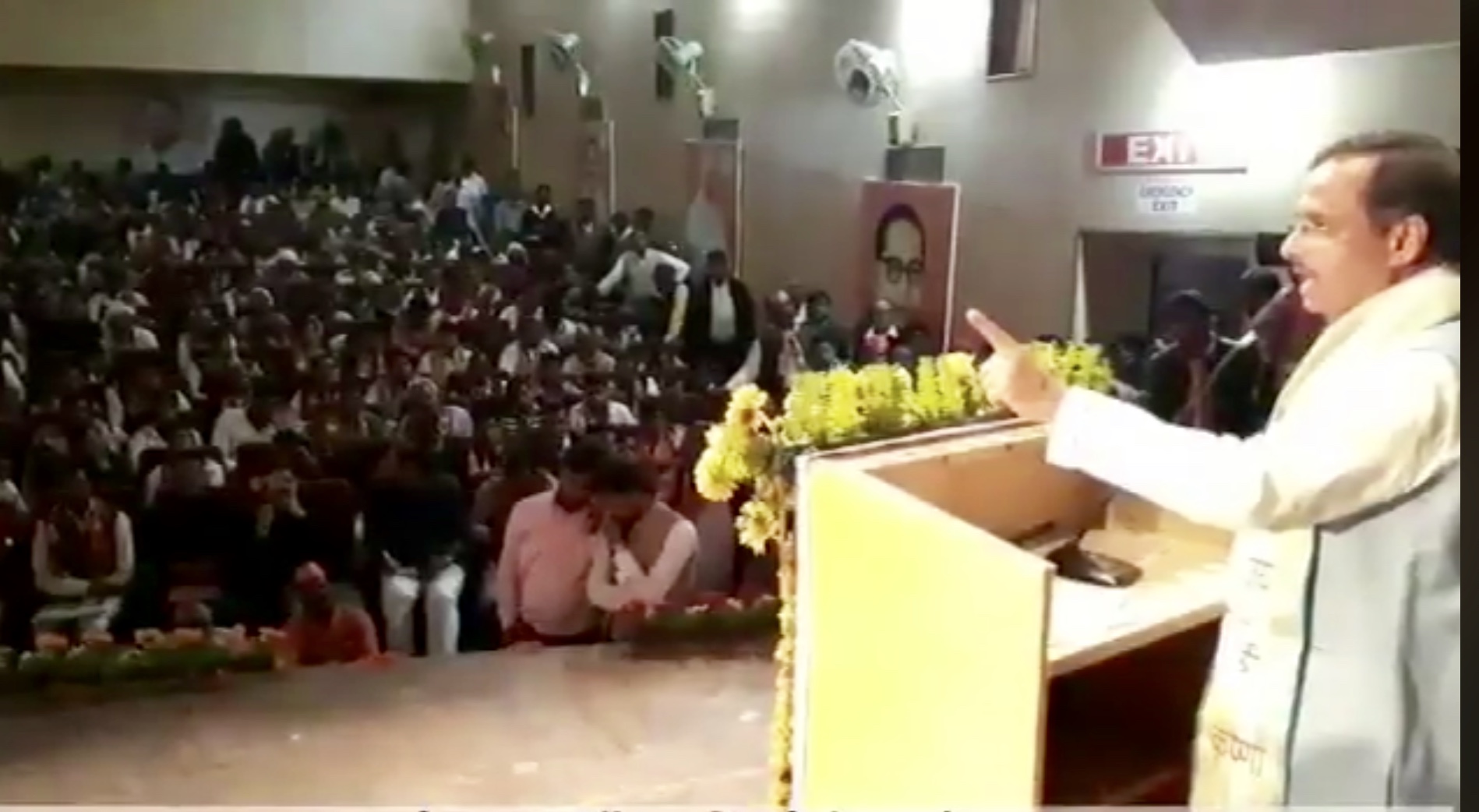 UP_Dy_CM BJP अनुसूचित जाति एवं जनजाति मोर्चा की सामाजिक प्रतिनिधि बैठक को सम्बोधित करते हुए
