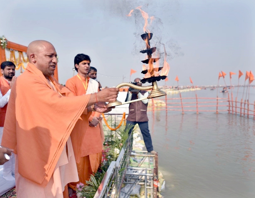 UPCM गढ़मुक्तेश्वर, हापुड़ में पवित्र गंगा की पूजन व आरती करते हुए