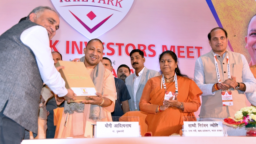 मुख्य सचिव डाॅ. अनूप चन्द्र पाण्डेय अतिथियों के प्रति धन्यवाद ज्ञापित करते हुए