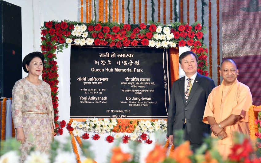 UPCM और दक्षिण कोरिया की प्रथम महिला किमजोंग-सुक ‘रानी हो’ स्मृति पार्क में पुष्पांजलि अर्पित करते हुए