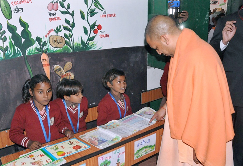 UPCM उच्च प्राथमिक विद्यालय में निरीक्षण के दौरान