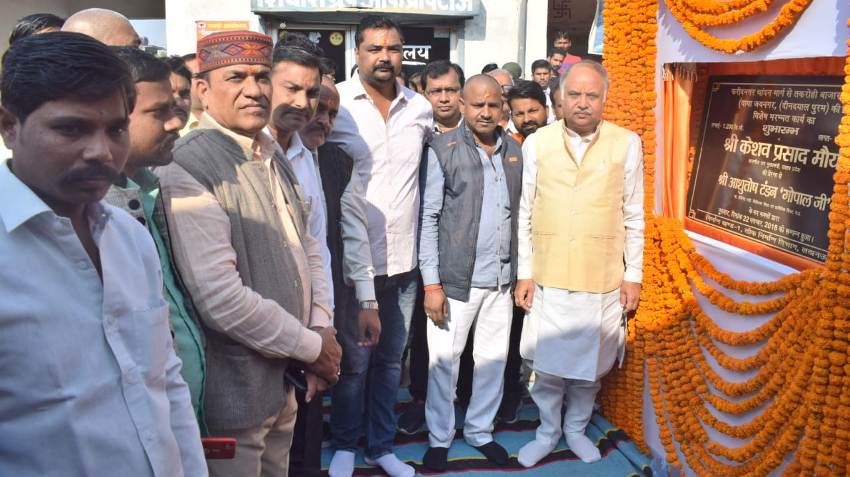 प्राविधिक शिक्षा मंत्री इन्दिरा नगर में विभिन्न विकास कार्यों का शिलान्यास करते हुए
