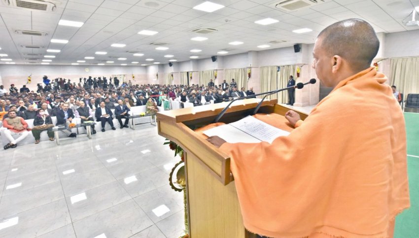 UPCM 'द मिलियन फार्मर्स स्कूल' के तृतीय संस्करण कार्यक्रम को समबोधित करते हुए