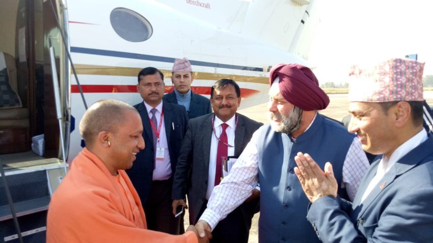 UPCM जनकपुर, नेपाल में एयरपोर्ट पर स्वागत करते हुए