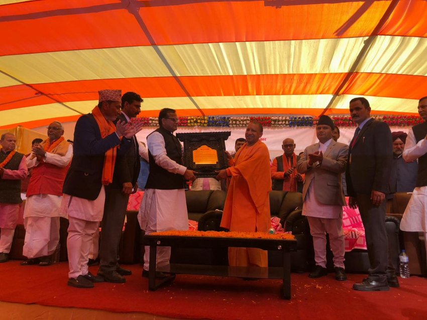 UPCM को अभिनन्दन पत्र और दुशाला प्रदान कर सम्मानित करते हुए