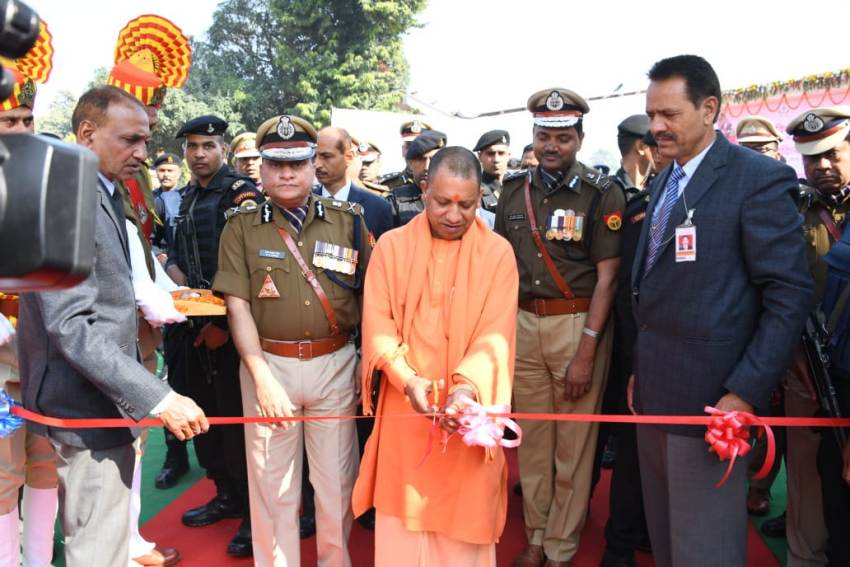 UPCM 35वीं वाहिनी PAC में आयोजित ‘PAC दिवस समारोह-2018’ का शुभारम्भ करते हुए