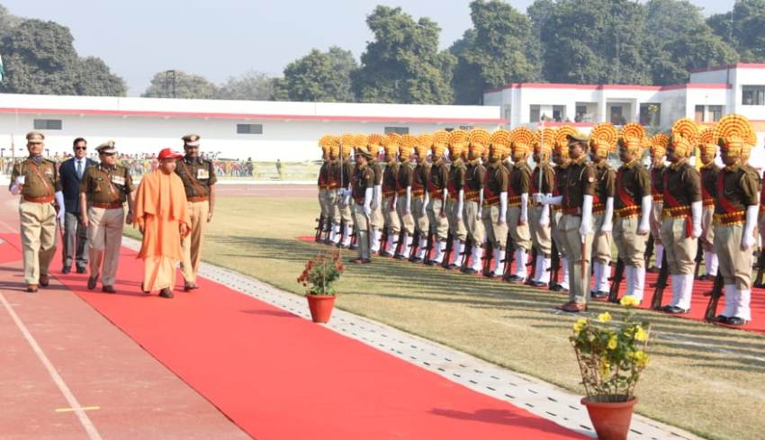 UPCM के समक्ष विभिन्न बैंडों द्वारा प्रदर्शन करने के साथ-साथ कमाण्डोज़/कैमोफ्लाज, मलखम्ब/कुश्ती और डाॅग शो का प्रदर्शन करते हुए