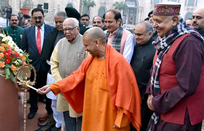 UPCM पूर्व प्रधानमंत्री स्वर्गीय चौधरी चरण सिंह की 116वीं जयंती पर दीप प्रज्ज्वलित कर उनकी प्रतिमा पर माल्यार्पण व पुष्प अर्पित करते हुए