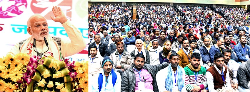 PM मोदी कार्यक्रम को सम्बोधित करते हुए