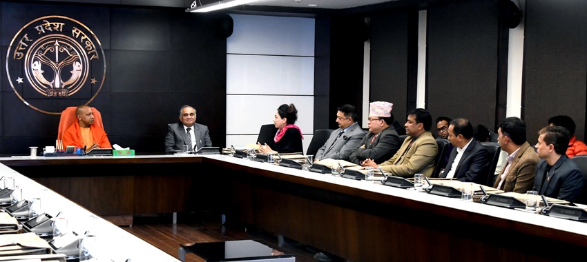 UPCM लोक भवन में भवानी राणा के नेतृत्व में आए नेपाली चैम्बर ऑफ काॅमर्स के प्रतिनिधिमण्डल के साथ बैठक करते हुए