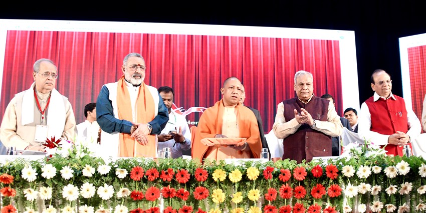 UPCM ‘उत्तर प्रदेश खादी महोत्सव’ का शुभारम्भ करते हुए