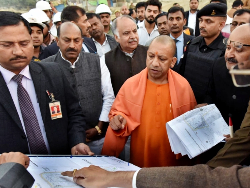 UPCM गोरखपुर में निर्माणाधीन प्राणि उद्यान एवं प्रेक्षागृह का निरीक्षण करते हुए