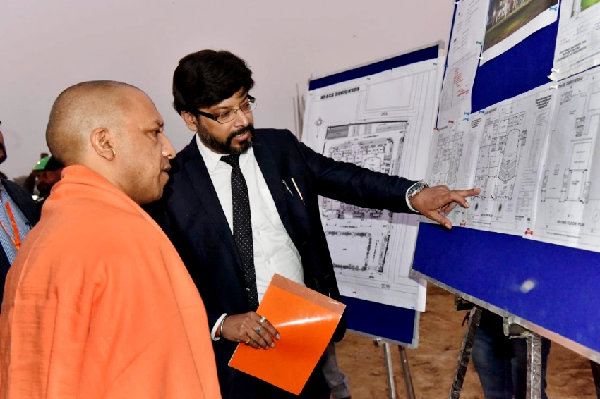 UPCM गोरखपुर में निर्माणाधीन प्राणि उद्यान एवं प्रेक्षागृह के कार्यों की जायजा लेते हुए